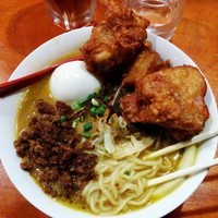 「【数量限定】スパイシーみそラーメン+唐揚げ3個」@ラーメン ドラ猫の写真