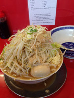 「ラーメン並（全マシでヤサイマシマシ、味玉）700円」@ジャンプの写真