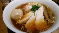 「チャーシュー醤油ラーメン味玉」@ラーメン屋 トイ・ボックスの写真