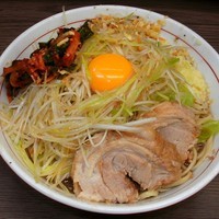 「小ラーメン＋汁なし＋ネギ＋ニラキムチ（計910円）」@ラーメン二郎 横浜関内店の写真
