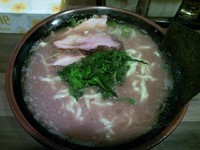 「ラーメン＋小ライス　700＋100円」@神田ラーメン わいず 神田本店の写真