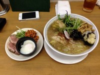 「如月の一杯　巻き甘藍ｌｉｇｈｔ豚骨（細麺）C」@MENYA 食い味の道有楽の写真