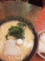 「ラーメン¥600(醤油、濃いめ、硬め)+小ライス(ランチサ)」@濃厚とんこつラーメン 川口家の写真