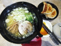 「塩ラーメン500円(味濃＆こってり＆にんにく)＆半餃子」@麺王 柏東口店の写真