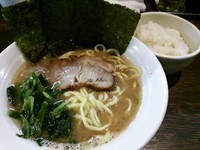 「らーめん（カードで）＋半ライス100円」@伝家 志木店の写真