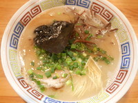 「長浜らーめん（ばりかた）＋替玉（はりがね）」@九州博多長浜らーめん ハングリードラゴンの写真