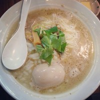 「塩中華そば 味玉 ﾊﾞﾀｰ」@中華そば 伝堂の写真