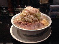 「塩ラーメン中盛り(野菜、背脂多目、ニンニク入り) ¥750-」@らーめん大 五反田店の写真