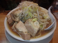 「豚そば中盛(300g)(650円)ブタ増し(200円)他」@ラーメン二星の写真