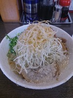 「ネギバカラーメン、ギトギト」@骨太味覚の写真