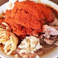 「赤道ぶた入り650円無料トッピング全部」@にかいやの写真