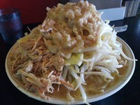 「ラーメン　大　（野菜：大、ニンニク：普通、脂：大）」@麺とび六方の写真