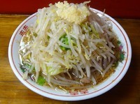 「小ラーメン（650円）＋煮たまご（100円）野菜ニンニク」@ザ・ラーメンスモールアックスの写真