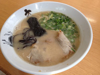 「並ラーメン¥530+替玉¥120」@久”留米大龍ラーメン 空港東店の写真