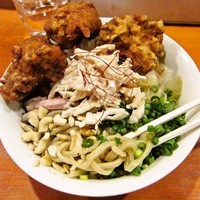 「【数量限定】鶏まぜそば+唐揚げ3個 1,100円」@ラーメン ドラ猫の写真