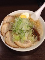 「特製元チャーシューラーメン➕麺硬め➕背脂多め➕薬味多め」@亀戸元楽の写真