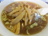 「ラーメン小600円+メンマのせ（ＨＰサービス券）」@ラーメン専門の店 大勝の写真