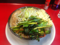 「小ラーメン(300g) 680円 ニラキムチ100円 ヤサイ極小」@豚男 -BUTAMEN-の写真