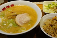 「味噌ラーメン ＋半チャーハン」@游亀亭の写真