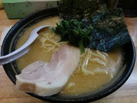 「豚骨正油　中太麺　（大盛り）」@らぁめん 鶏支那屋の写真