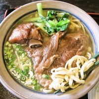 「守礼そば（大・こってり・かためん）　705円」@ソーキそばと沖縄料理 守礼そばの写真