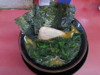 「ラーメン（麺固め）＋ほうれん草：630円＋80円」@王道家の写真