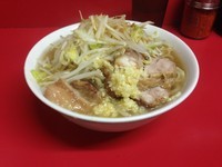 「小 650円 ニンニクカラメ」@ラーメン二郎 千住大橋駅前店の写真