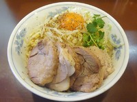 「まぜそば（850円）＋豚増し（200円）野菜多め」@らーめん陸の写真