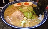 「みそラーメン＋キャベツ＋味玉(650円＋150円＋100円)」@らーめん鷹の写真
