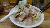 「野菜たっぷりチャーシュー」@ラーメン岩佐 下鶴間店の写真
