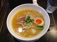 「吉田流大阪、麺や而今リスペクト比内地鶏白湯魚介800円」@吉田商店の写真