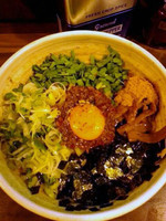 「うま辛まぜそば」@神田ラーメン わいず 神田本店の写真