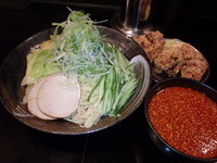 「広島つけ麺大盛(1.5倍)(930円)(20辛)、唐揚げ他」@廣島つけ麺本舗 ばくだん屋 本店の写真