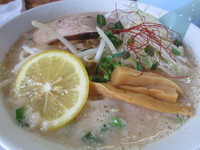 「塩らーめん中盛り太麺750円」@なか邑の写真