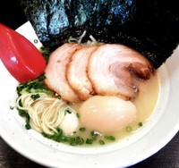 「鶏塩+味玉+(後注文ホウレンソウ)(900円)」@琉二家の写真