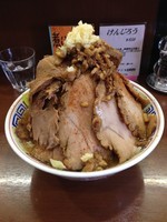 「けんじろう全増し＋豚増し 1050円」@DOG HOUSEの写真