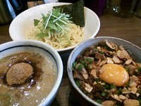 「鶏と魚介の濃厚つけ麺780円＋辛辛豚ごはん100円」@INOSHOWの写真