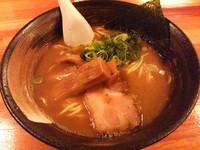 「らーめん　：普通味」@瞠 池袋店の写真