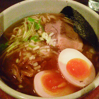 「正油そば+海老煮玉子」@秋刀魚中華そば 生粋の写真