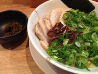 「ネギチャーシューメン+辛子高菜」@らーめん 由宇松本の写真