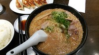 「味噌ラーメン+餃子+ライス」@来来亭 平塚店の写真
