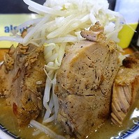 「塩そば小ブタ（ヤサイ）850円」@雷神 角ふじの写真