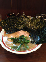 「のり玉ラーメン ギョウザセット」@とんこつラーメン とん桜の写真
