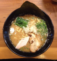 「鶏白湯らーめん／濃いめ（750円）」@三代目麺処 「まるは」極 船橋店の写真