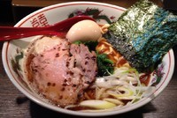 「生姜醤油ら～麺＋味玉＋ほうれん草増し＋小ライス」@だる磨の写真