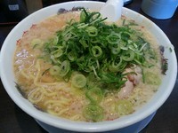「こってりラーメン　：太麺（大盛り）　：ネギ多め」@来来亭 塩尻店の写真