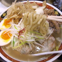 「全部のせわんたんめん 980円（太麺・大盛）」@わんたんめんの店 しお福の写真