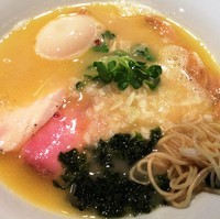 「【限定】鶏白湯＋味玉」@麺や 虎徹の写真