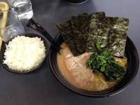 「ラーメン並盛 塩 680円、半ライス 100円」@らーめん家 せんだい 川崎稲田堤店の写真