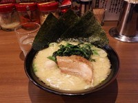 「豚骨醤油ラーメン」@横浜家系ラーメン 一刀家 赤坂本店の写真